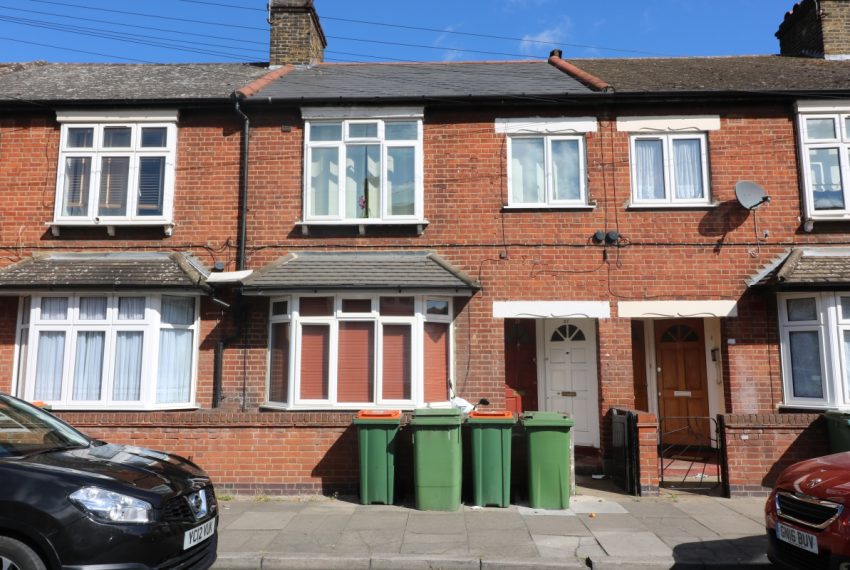 25 Ripley Road Custom House, E16 3EA Little Croft Properties