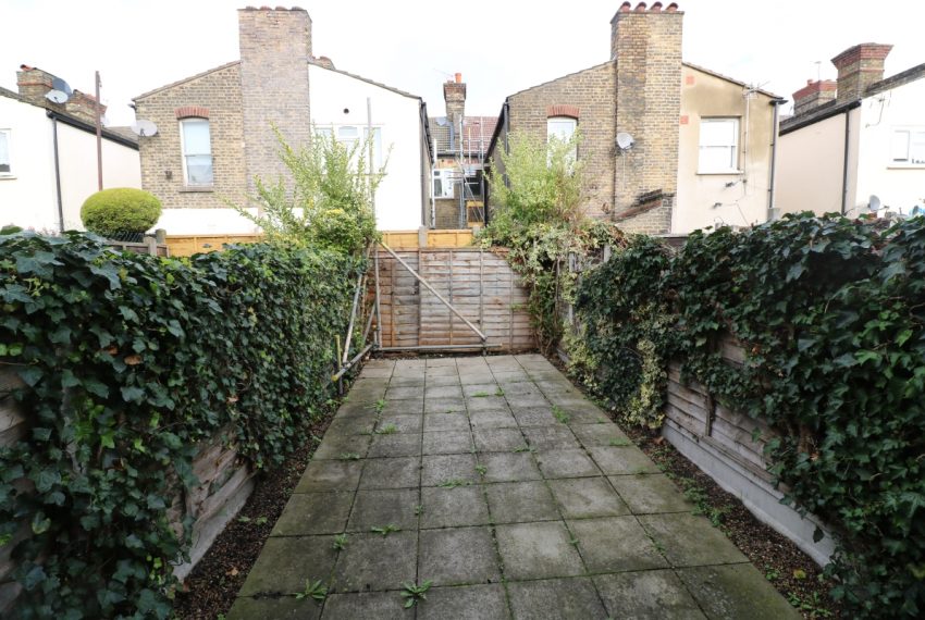 25 Ripley Road Custom House, E16 3EA Little Croft Properties